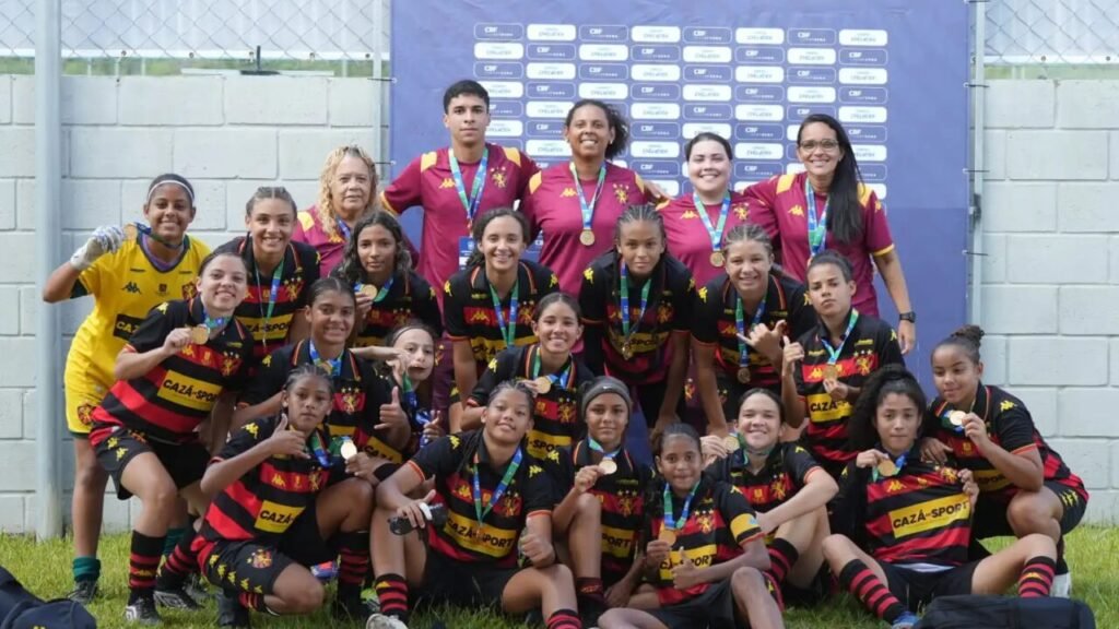 Leoas encerram Liga de Desenvolvimento Sub-16 com vitória e resultados positivos Leoas concluem participação na Liga de Desenvolvimento Sub-16 com vitória e saldo positivo