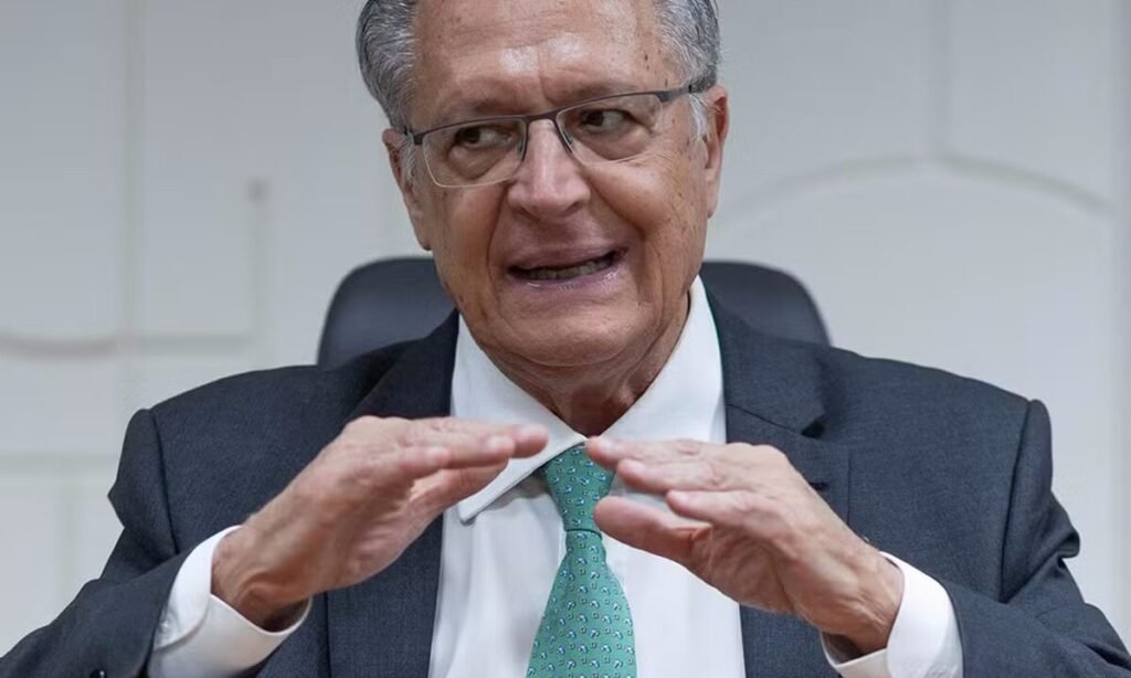Alckmin confirma adesão de 26 Estados à subvenção do diesel importado Alckmin diz que 26 Estados informaram que vão aderir à proposta de subvenção ao diesel importado | Brasil