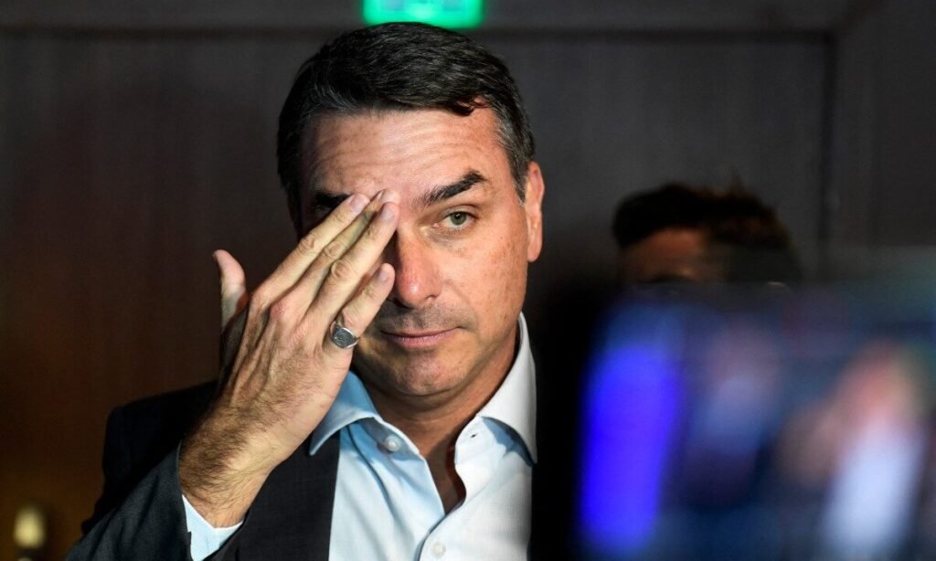 Flávio reprova provocações entre bolsonaristas e Nikolas critica quem ‘mina a própria base’ Flávio critica provocações entre bolsonaristas, e Nikolas reclama de quem ‘mina a própria base’