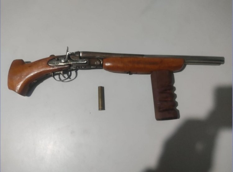 Homem é preso por posse ilegal de arma de fogo em São Bento do Una Portal Agreste Violento POLÍCIA MILITAR PRENDE HOMEM POR POSSE ILEGAL DE ARMA DE FOGO EM SÃO BENTO DO UNA