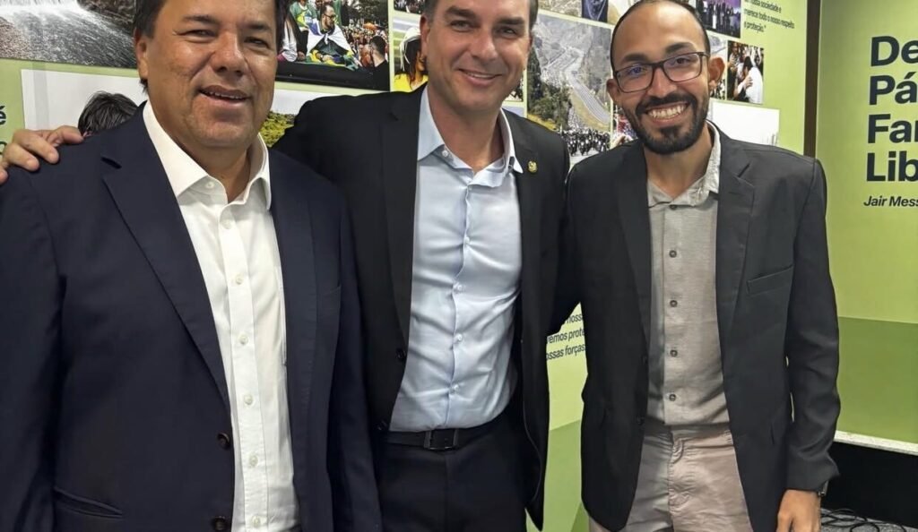 Jefferson Tepo comparece à filiação de Mendonça Filho em Brasília Jefferson Tepo prestigia filiação de Mendonça Filho(PL) em Brasília