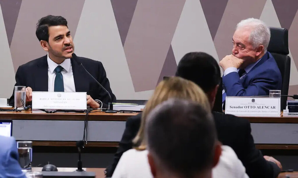 Jorge Messias defende autocontenção e laicidade em sabatina no Senado