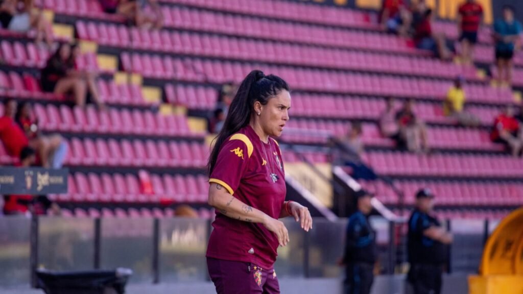 Macarena Deichler destaca força das Leoas e a importância da Ilha do Retiro para o Sport Macarena Deichler exalta força das Leoas e valoriza uso da Ilha do Retiro pela base e profissional do Sport
