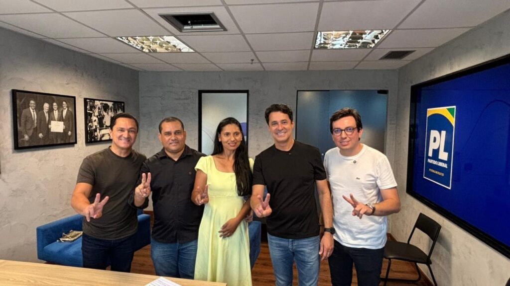 Em Toritama, Raffiê recebe apoio da pré-candidata a deputada federal Missionária Islayne