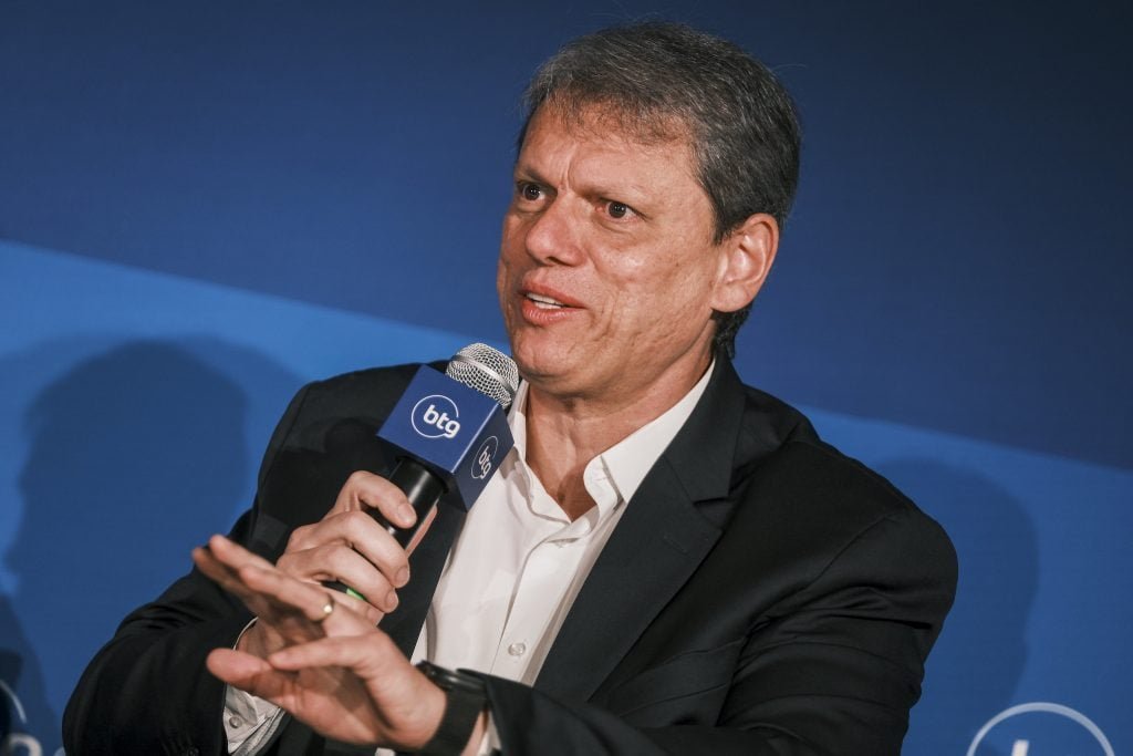 Tarcísio defende prisão rigorosa para tenente-coronel suspeito de feminicídio Tarcísio diz que tenente-coronel suspeito de feminicídio deve ‘apodrecer’ na cadeia