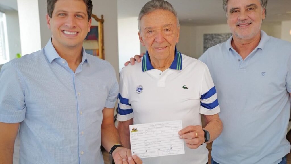 Zé Queiroz se filia ao MDB e anuncia pré-candidatura a deputado estadual Zé Queiroz se filia ao MDB e lança pré-candidatura a deputado estadual