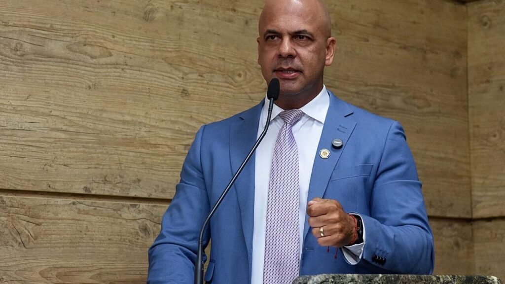 Anderson Correia solicita implantação do curso de Medicina Veterinária no novo campus da UPE em Caruaru