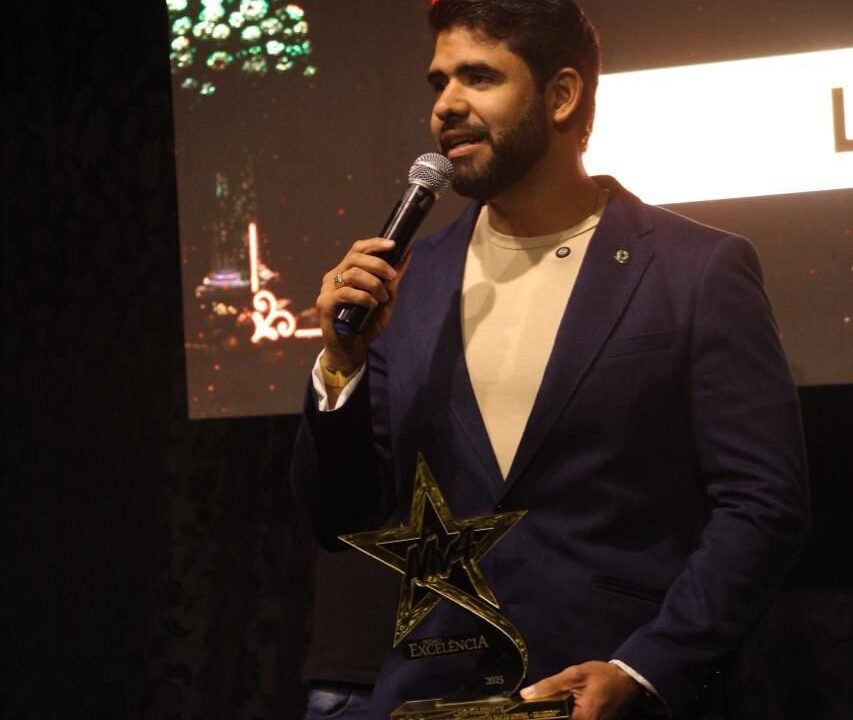 Léo Parente é premiado como ‘Presidente de Câmara Mais Atuante’ no Prêmio Excelência 2025 Léo Parente recebe Prêmio Excelência 2025 de ‘Presidente de Câmara Mais Atuante’