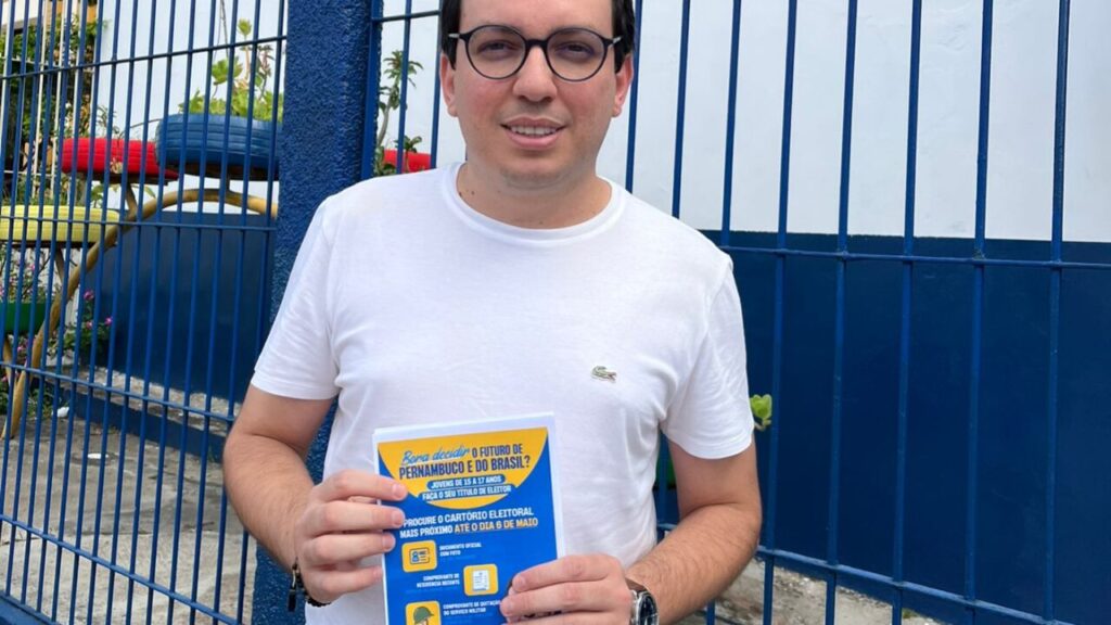 Raffiê visita escolas para alertar sobre prazo de emissão do título de eleitor Raffiê visita escolas lembrando prazo final para emissão do título de eleitor