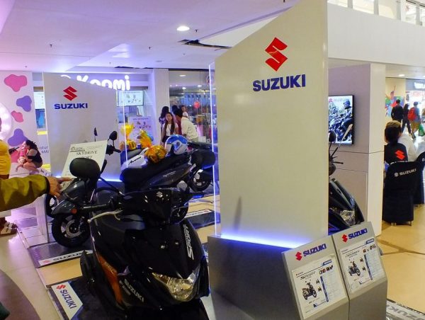Motocicletas en exhibición en una agencia